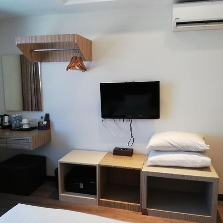 Ease Hotel Kota Kinabalu Ngoại thất bức ảnh