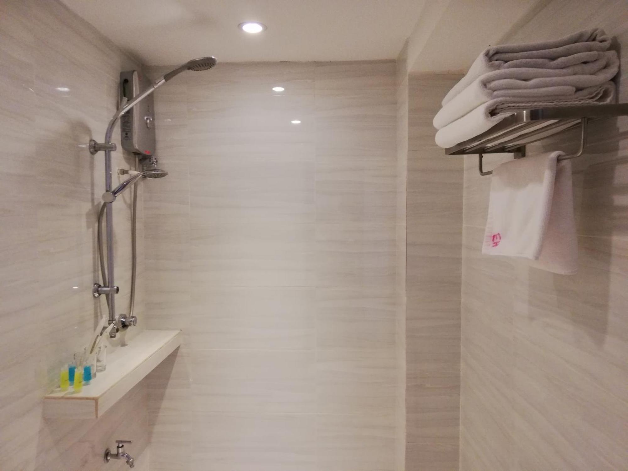 Ease Hotel Kota Kinabalu Ngoại thất bức ảnh