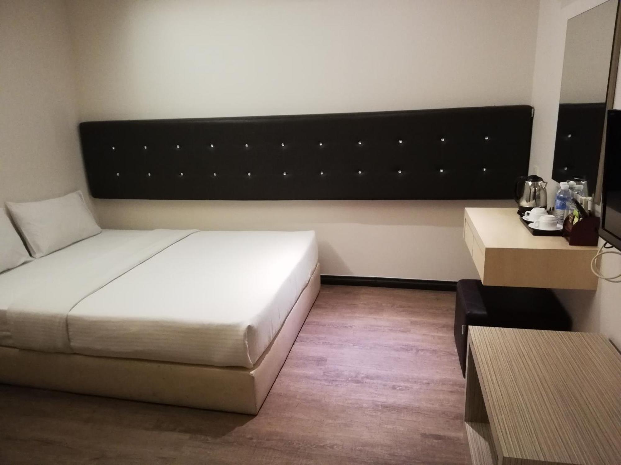 Ease Hotel Kota Kinabalu Ngoại thất bức ảnh
