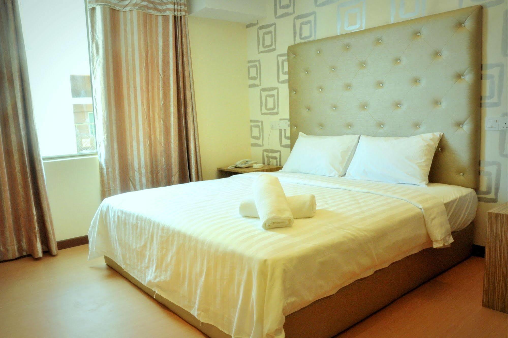 Ease Hotel Kota Kinabalu Ngoại thất bức ảnh